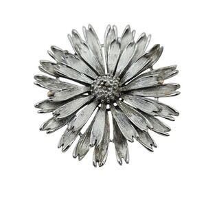 Lisner Vintage Silvertone Daisy‎ Brooch Pin